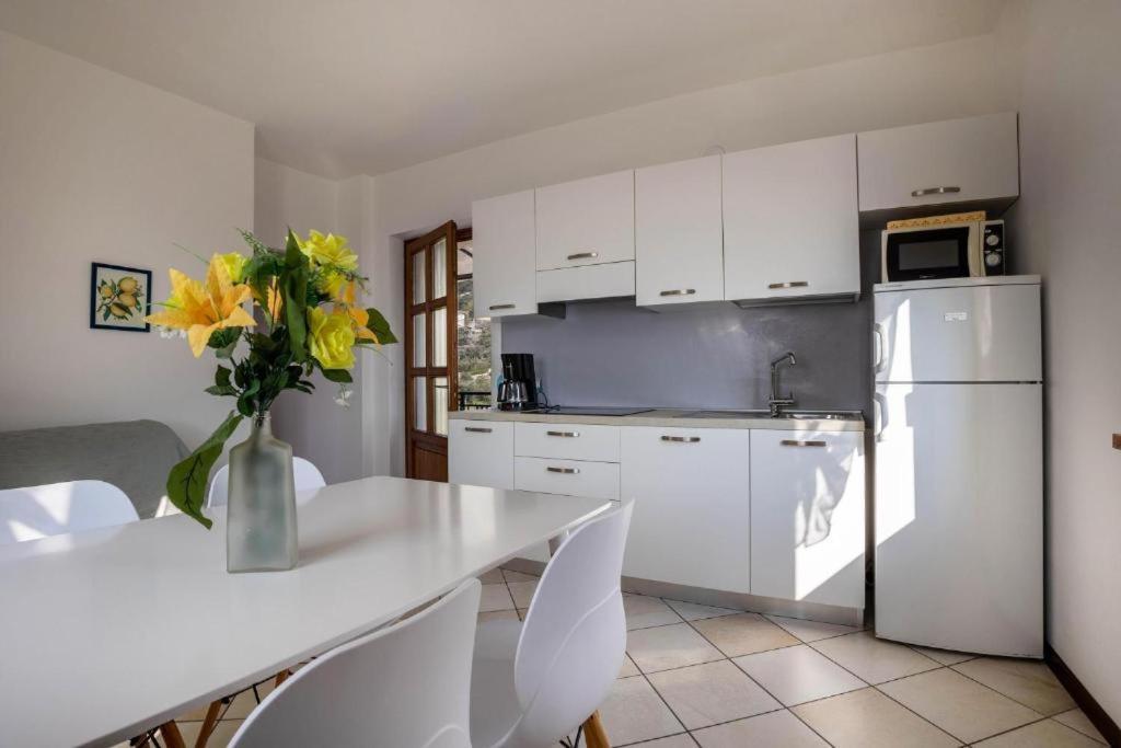 מאלצ'סינה Appartamenti Casa Palazzina מראה חיצוני תמונה