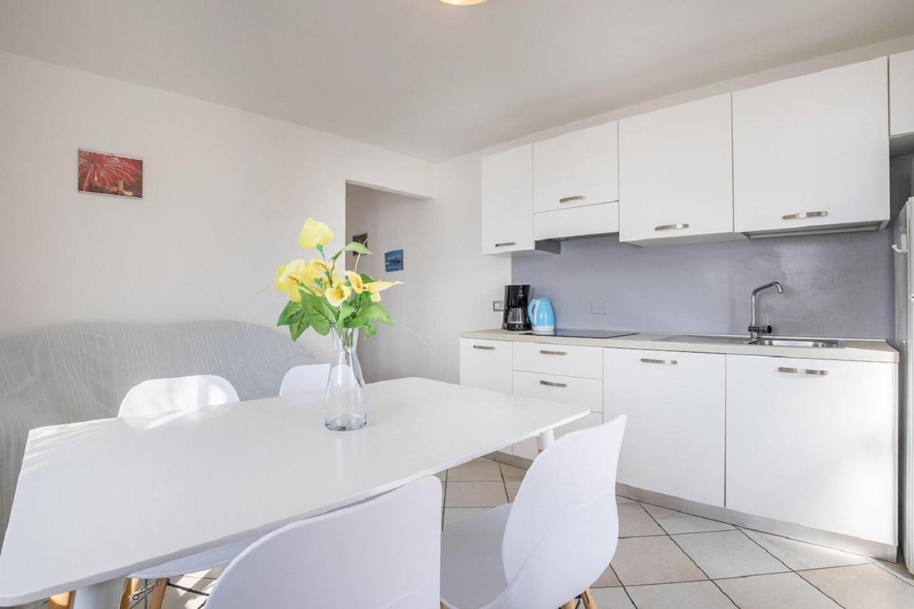 מאלצ'סינה Appartamenti Casa Palazzina מראה חיצוני תמונה